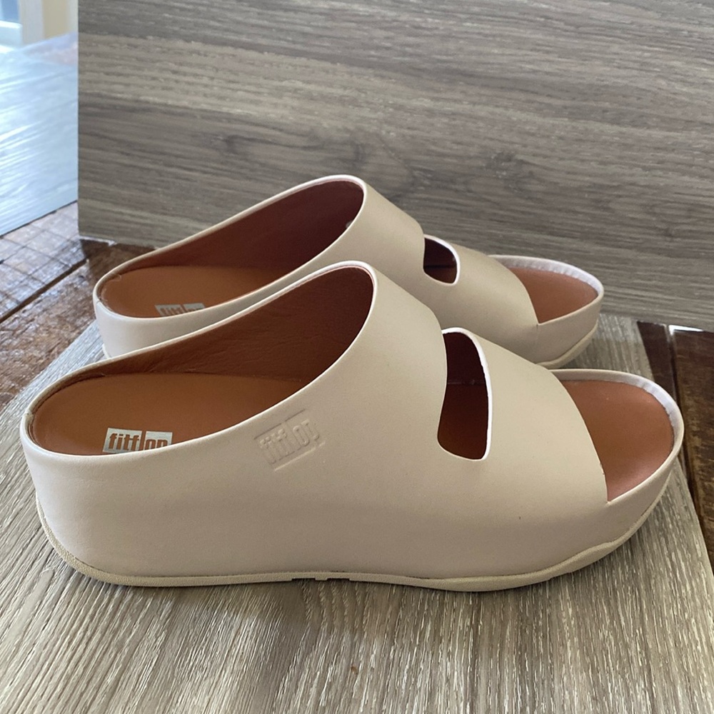 Brand New Fitflop Shuv leather sandal